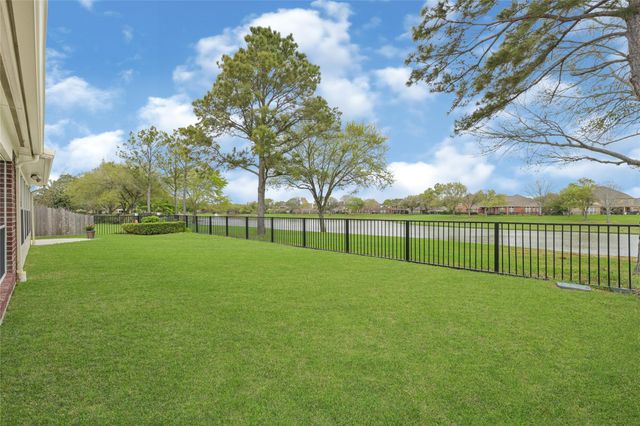 11309 Gladewater Drive, Pearland, TX 77584