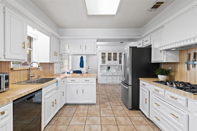 841 Villa Ridge Drive, Garland, TX 75043