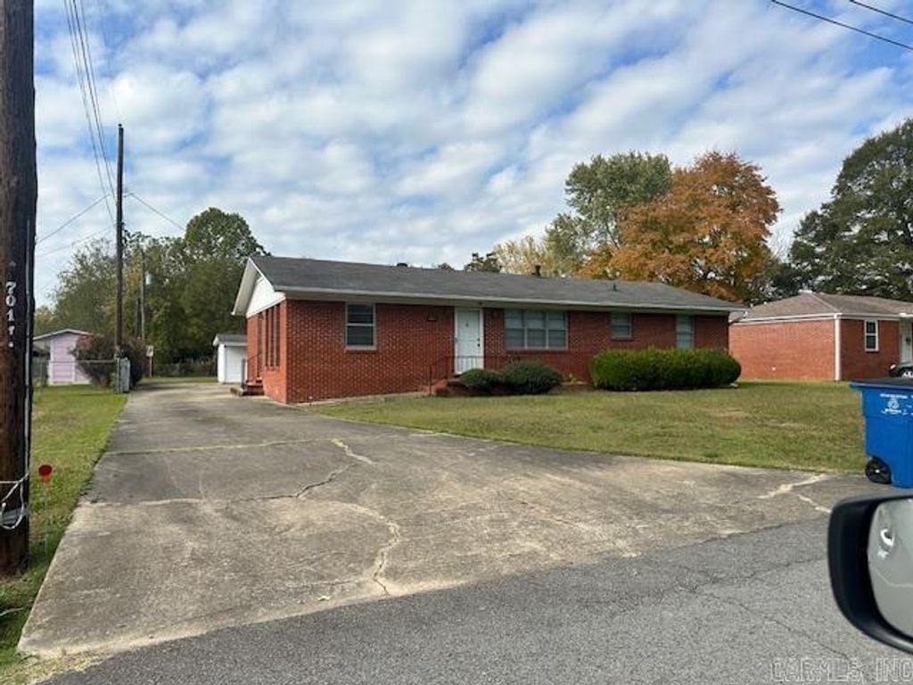 701 N Fir St, Beebe, AR 72012