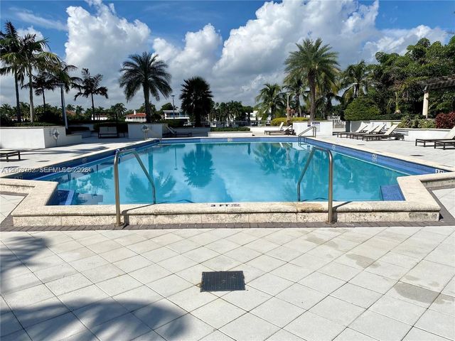 5600 Collins Ave 17U, Miami Beach, FL 33140