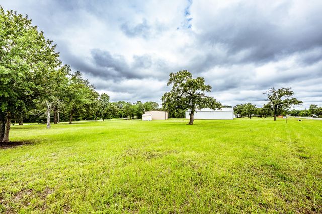 1827 State Highway 75 N, Huntsville, TX 77320