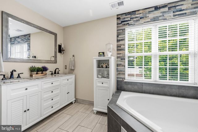 4002 WEDGE CT, Mount Airy, MD 21771