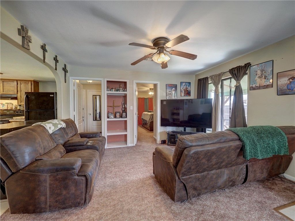 330 S Saunders St, Aransas Pass, TX 78336 — photo 5