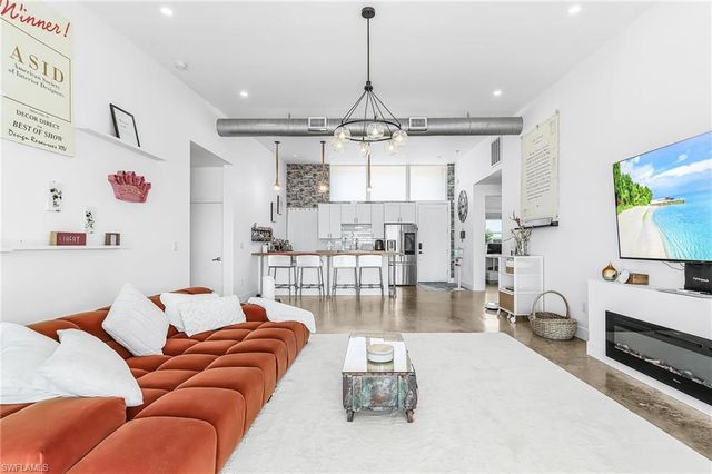 504 NE 9th ST, Cape Coral, FL 33909