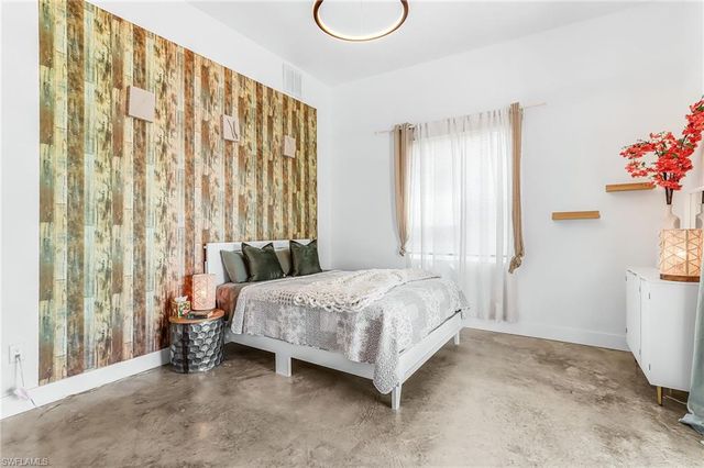 504 NE 9th ST, Cape Coral, FL 33909