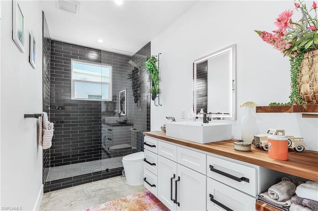 504 NE 9th ST, Cape Coral, FL 33909