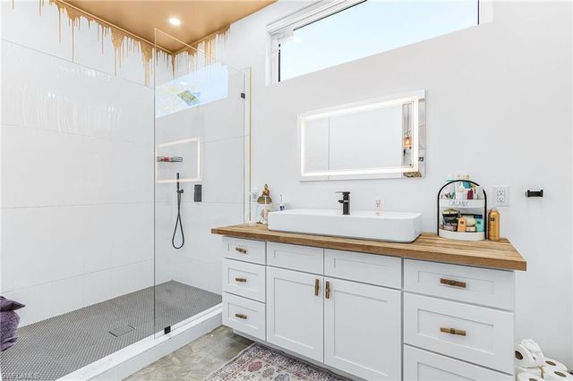 504 NE 9th ST, Cape Coral, FL 33909