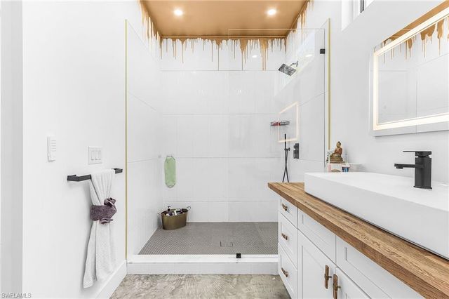 504 NE 9th ST, Cape Coral, FL 33909