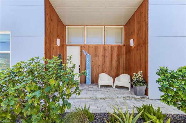 504 NE 9th ST, Cape Coral, FL 33909