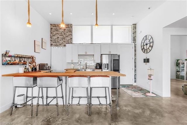 504 NE 9th ST, Cape Coral, FL 33909