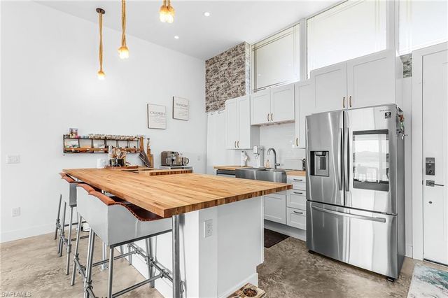 504 NE 9th ST, Cape Coral, FL 33909