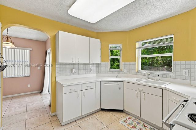 15822 SW 16th Ct, Pembroke Pines, FL 33027