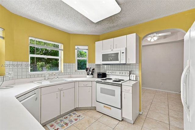 15822 SW 16th Ct, Pembroke Pines, FL 33027