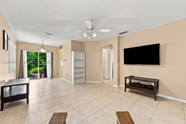 15822 SW 16th Ct, Pembroke Pines, FL 33027