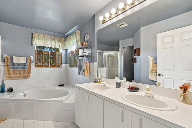 15822 SW 16th Ct, Pembroke Pines, FL 33027