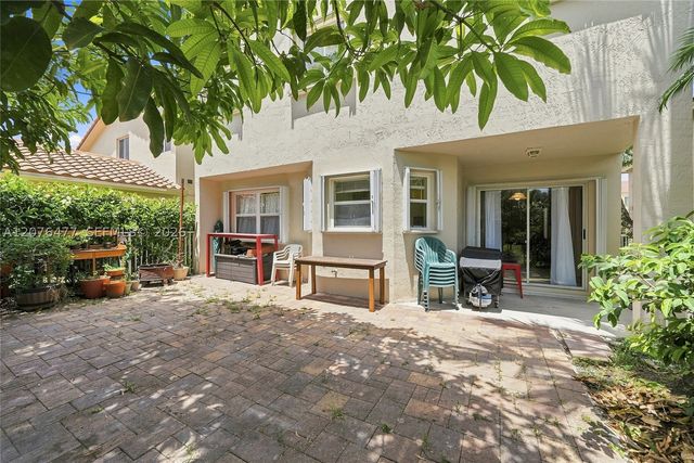 15822 SW 16th Ct, Pembroke Pines, FL 33027