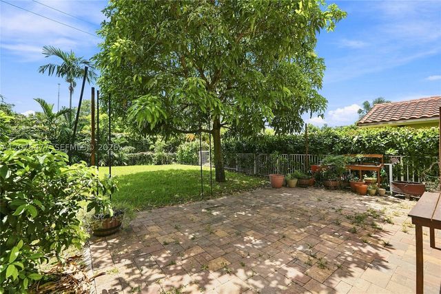 15822 SW 16th Ct, Pembroke Pines, FL 33027