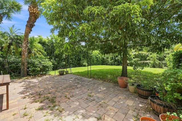 15822 SW 16th Ct, Pembroke Pines, FL 33027