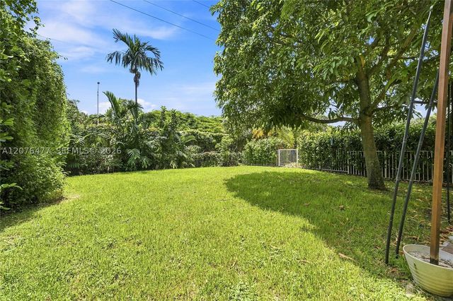 15822 SW 16th Ct, Pembroke Pines, FL 33027