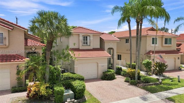 15822 SW 16th Ct, Pembroke Pines, FL 33027