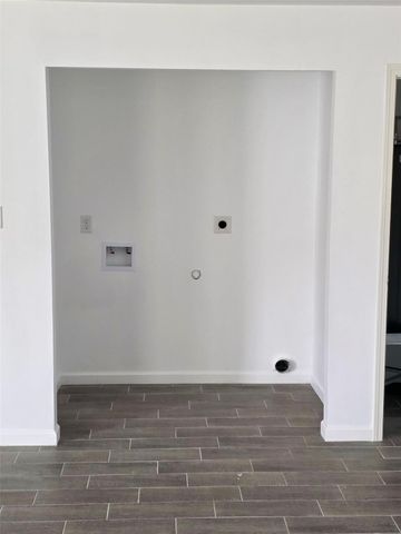 915 24th Street, Dickinson, TX 77539