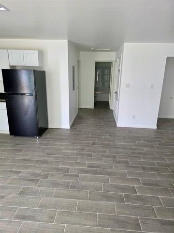 915 24th Street, Dickinson, TX 77539