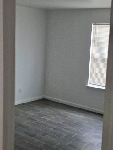 915 24th Street, Dickinson, TX 77539