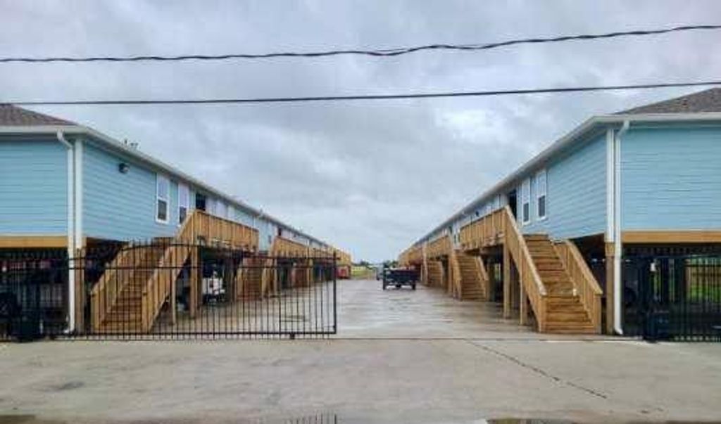 915 24th Street, Dickinson, TX 77539