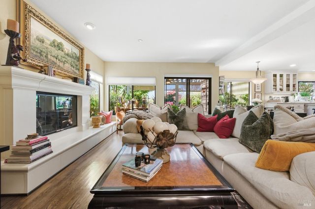 377 Troon Dr, Napa, CA 94558