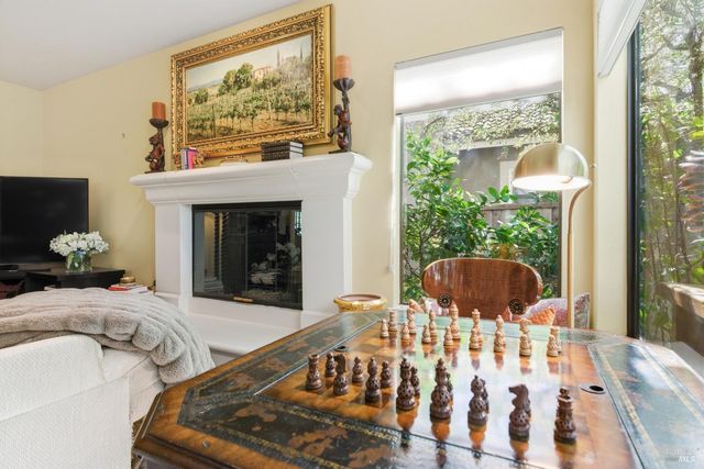 377 Troon Dr, Napa, CA 94558