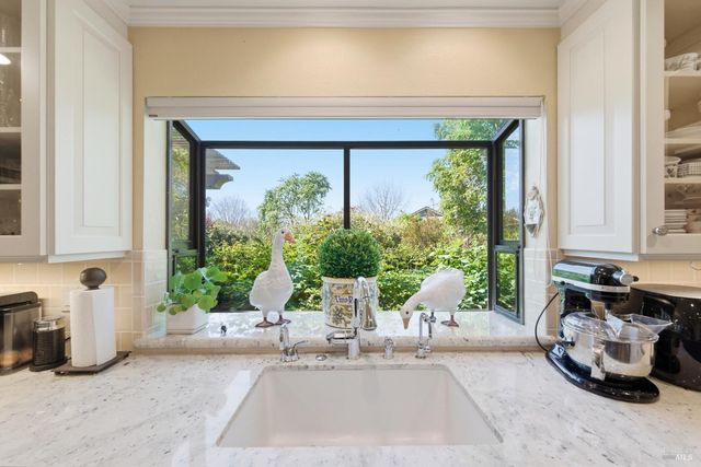 377 Troon Dr, Napa, CA 94558