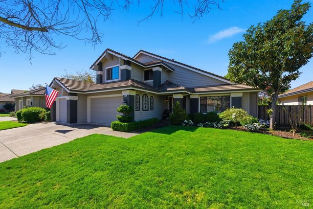 377 Troon Dr, Napa, CA 94558
