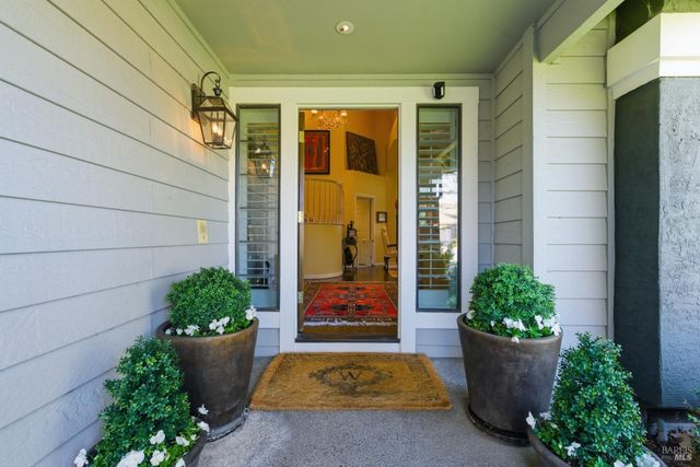 377 Troon Dr, Napa, CA 94558