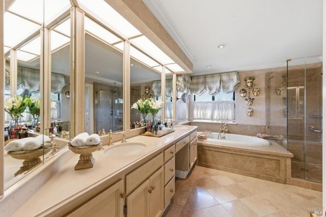 377 Troon Dr, Napa, CA 94558