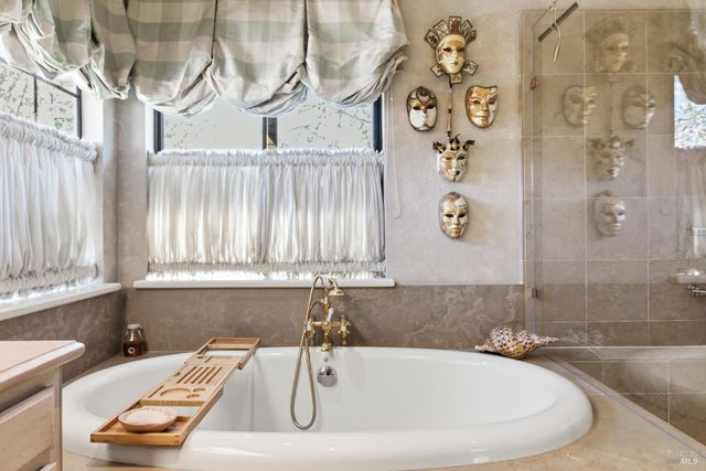 377 Troon Dr, Napa, CA 94558