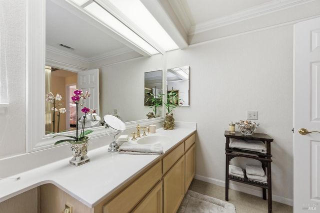 377 Troon Dr, Napa, CA 94558