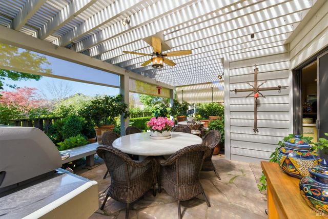 377 Troon Dr, Napa, CA 94558