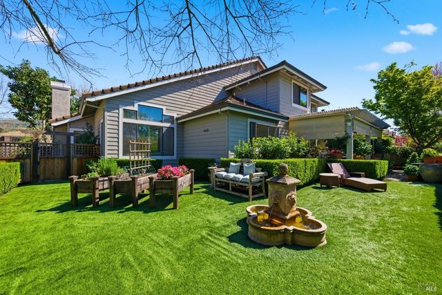 377 Troon Dr, Napa, CA 94558