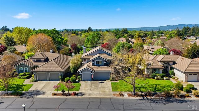 377 Troon Dr, Napa, CA 94558