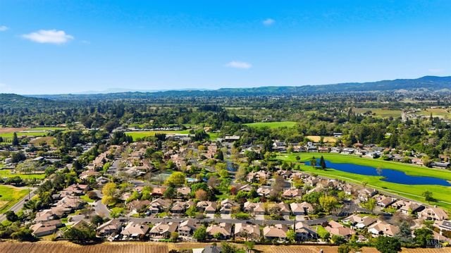 377 Troon Dr, Napa, CA 94558