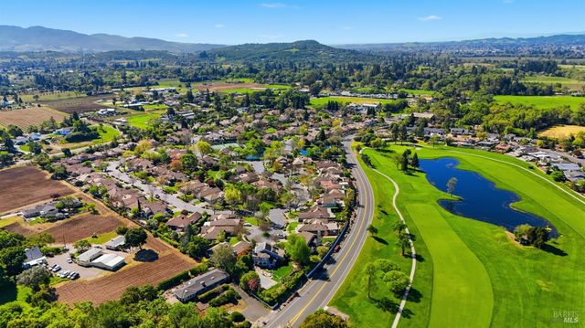 377 Troon Dr, Napa, CA 94558