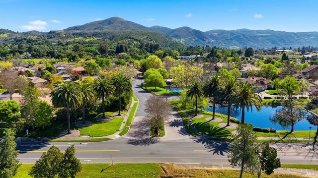 377 Troon Dr, Napa, CA 94558
