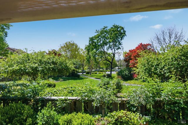 377 Troon Dr, Napa, CA 94558