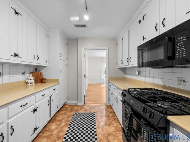 2489 Judes Ferry Rd, Powhatan, VA 23139