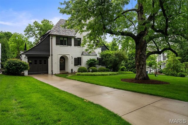 27 Ridgetop Drive, Richmond Heights, MO 63117