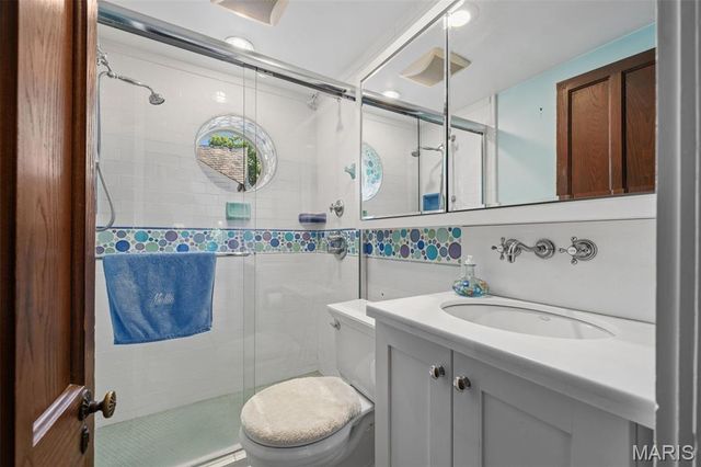 27 Ridgetop Drive, Richmond Heights, MO 63117