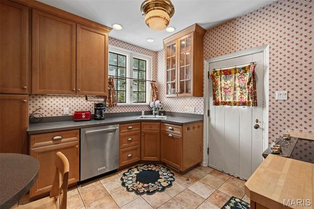 27 Ridgetop Drive, Richmond Heights, MO 63117