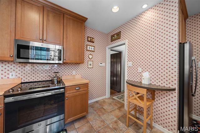 27 Ridgetop Drive, Richmond Heights, MO 63117