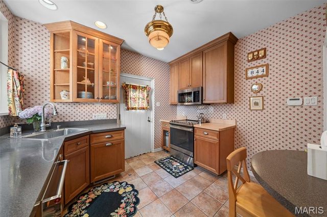 27 Ridgetop Drive, Richmond Heights, MO 63117