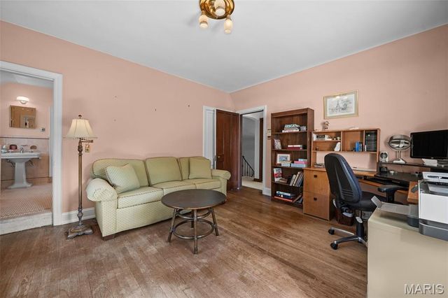 27 Ridgetop Drive, Richmond Heights, MO 63117